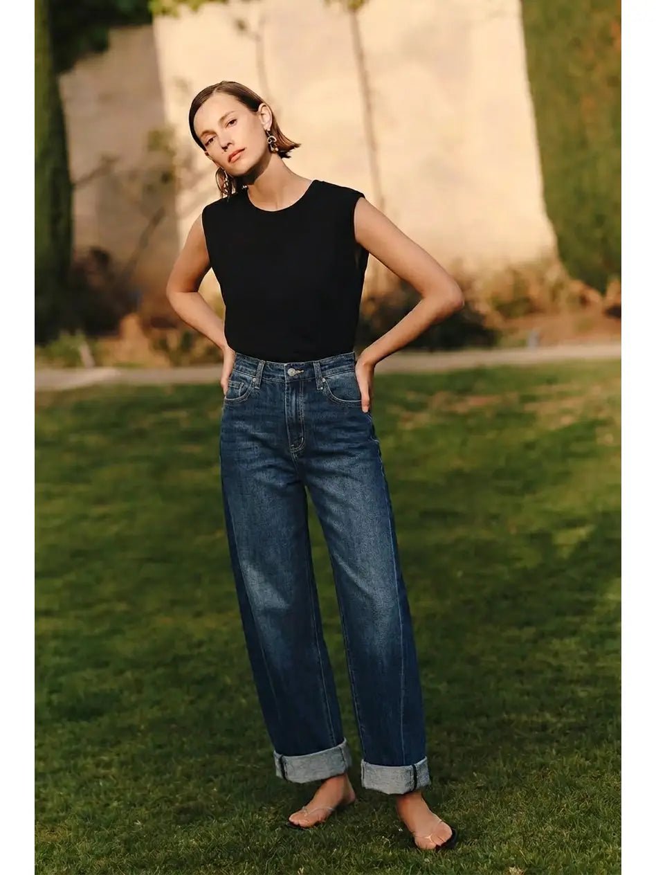 Relaxed Tapered Dark Wash Barrel Jeans - Courbe et Compagnie
