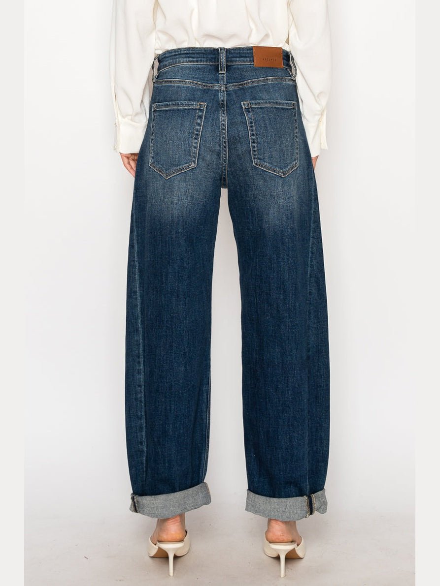 Relaxed Tapered Dark Wash Barrel Jeans - Courbe et Compagnie