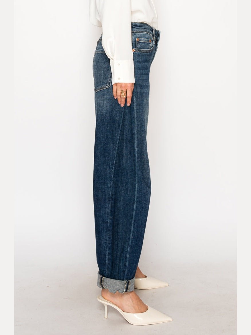 Relaxed Tapered Dark Wash Barrel Jeans - Courbe et Compagnie