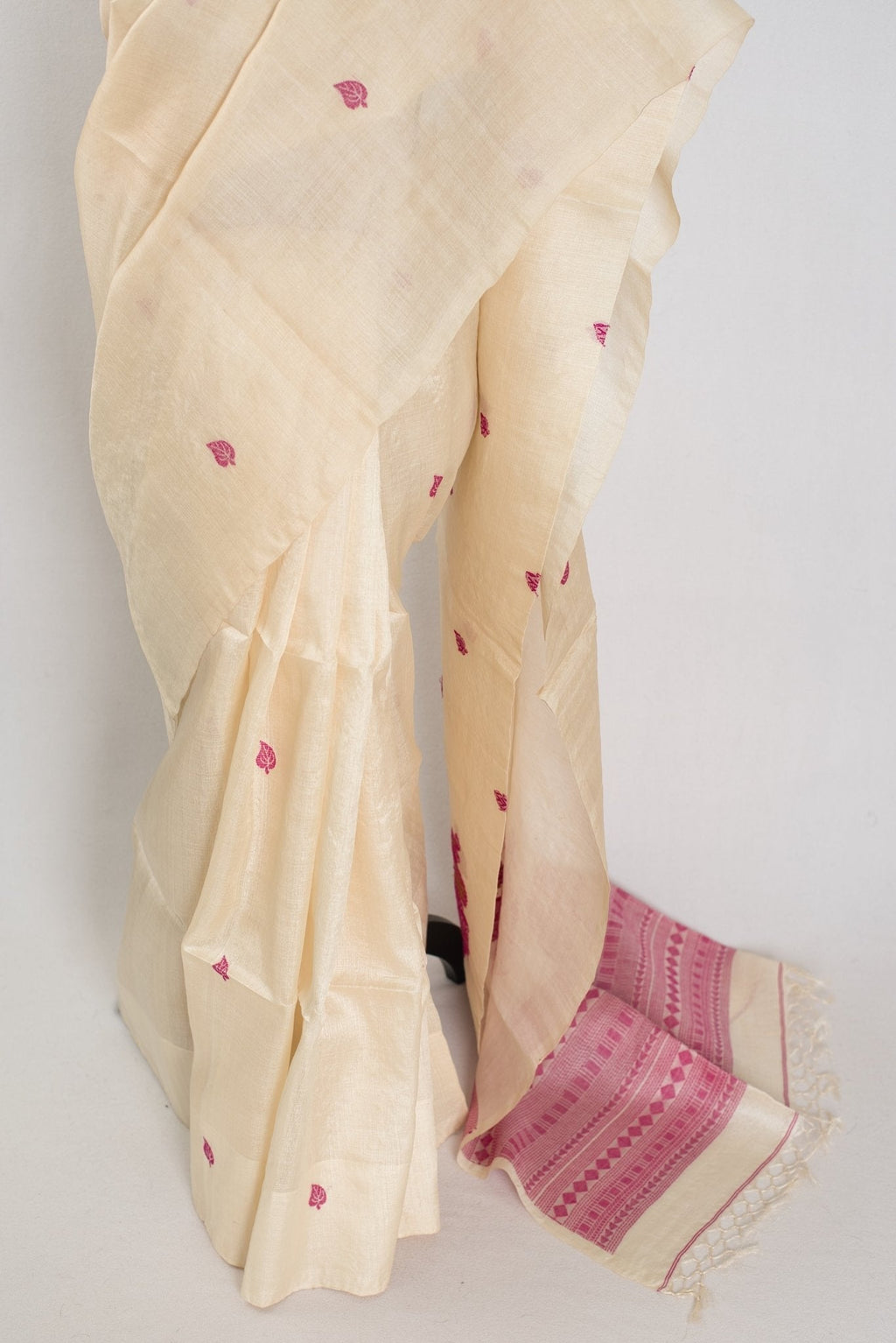 Renu: Cream & Pink Bengal Tussar Silk Saree | Silk Mark Certified - Courbe et Compagnie