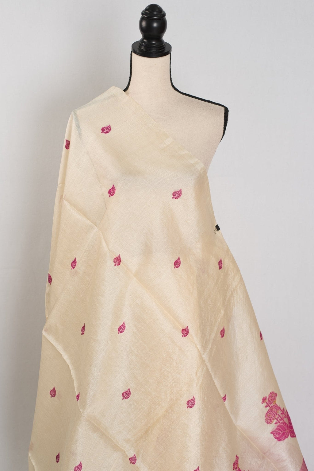 Renu: Cream & Pink Bengal Tussar Silk Saree | Silk Mark Certified - Courbe et Compagnie