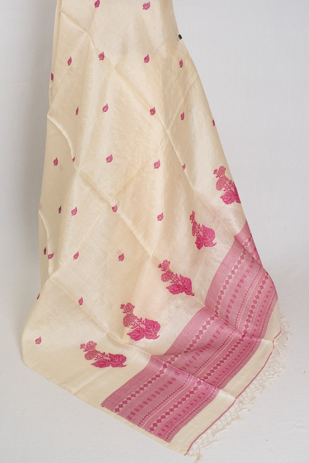 Renu: Cream & Pink Bengal Tussar Silk Saree | Silk Mark Certified - Courbe et Compagnie