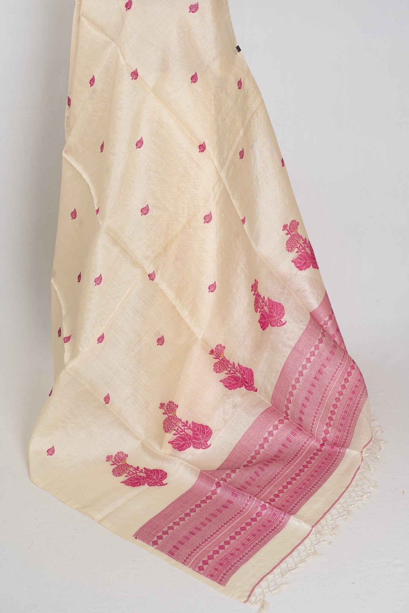 Renu: Cream & Pink Bengal Tussar Silk Saree | Silk Mark Certified - Courbe et Compagnie
