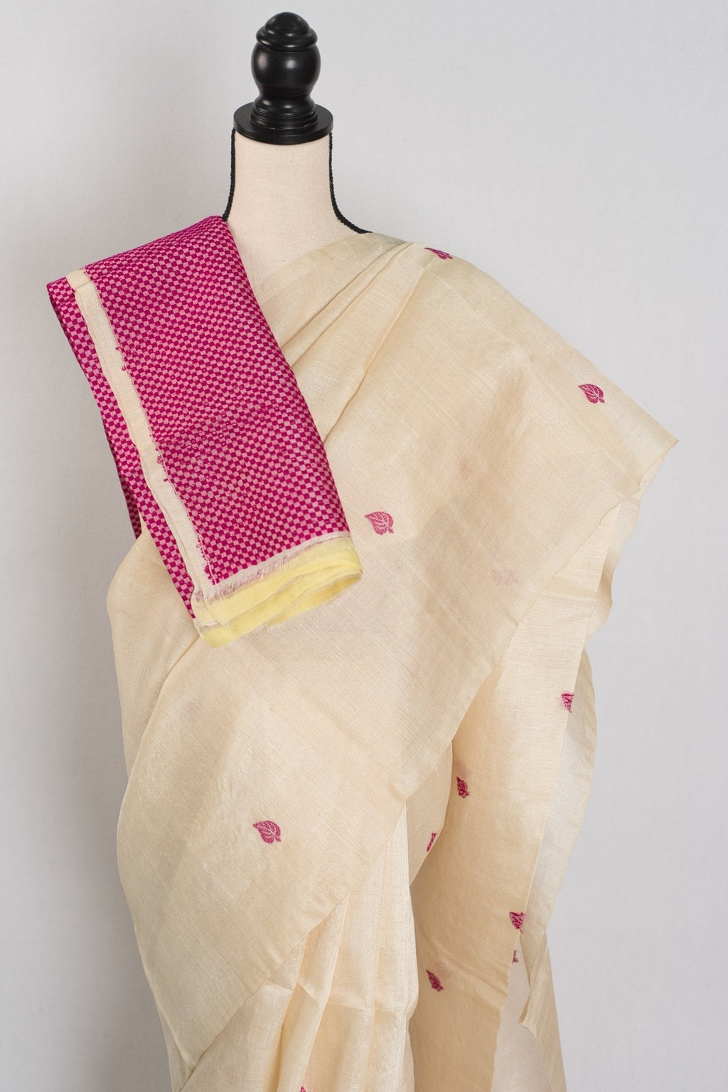 Renu: Cream & Pink Bengal Tussar Silk Saree | Silk Mark Certified - Courbe et Compagnie