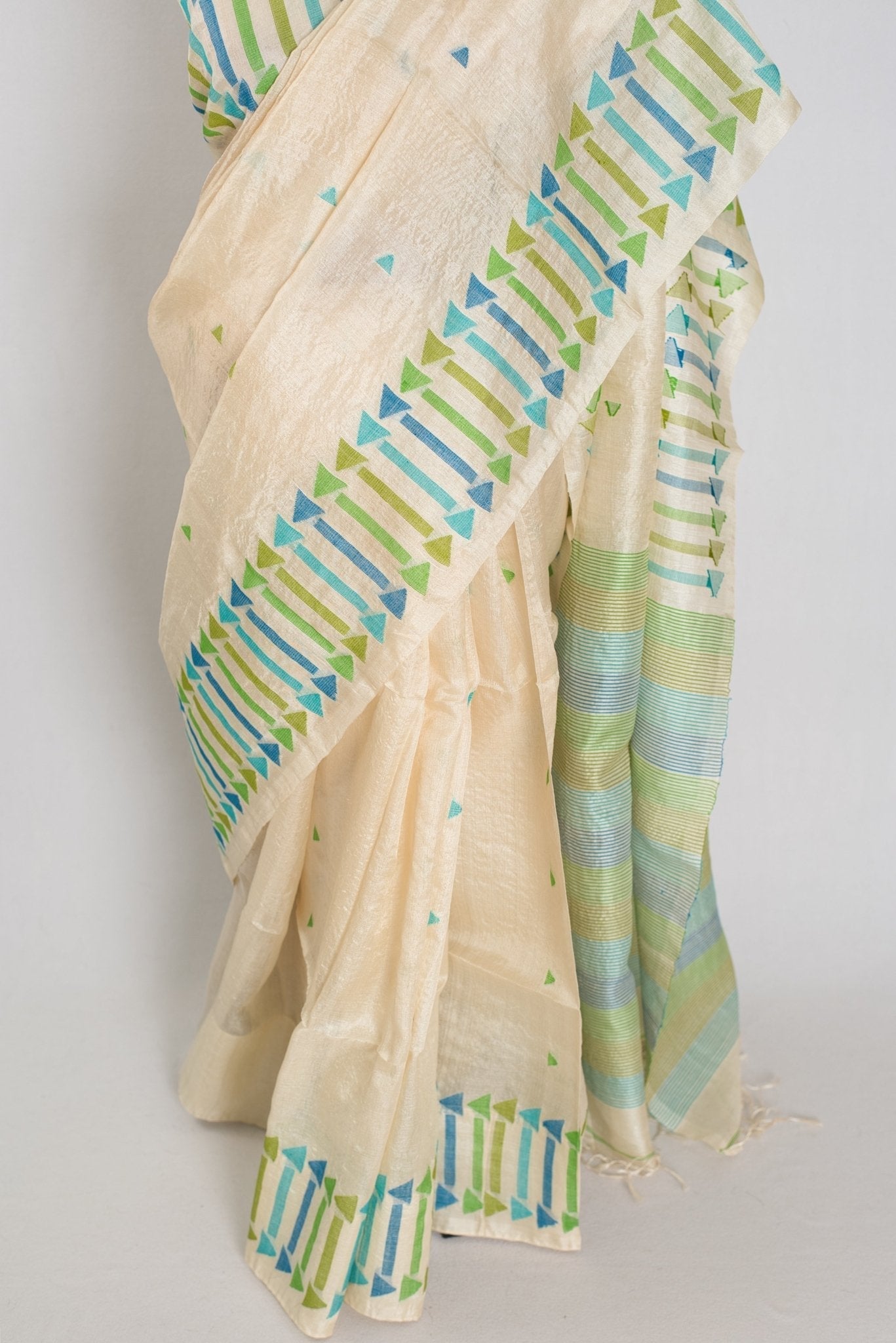Rini: Cream Tussar Silk Saree with Blue & Green Motifs | Silk Mark Certified - Courbe et Compagnie