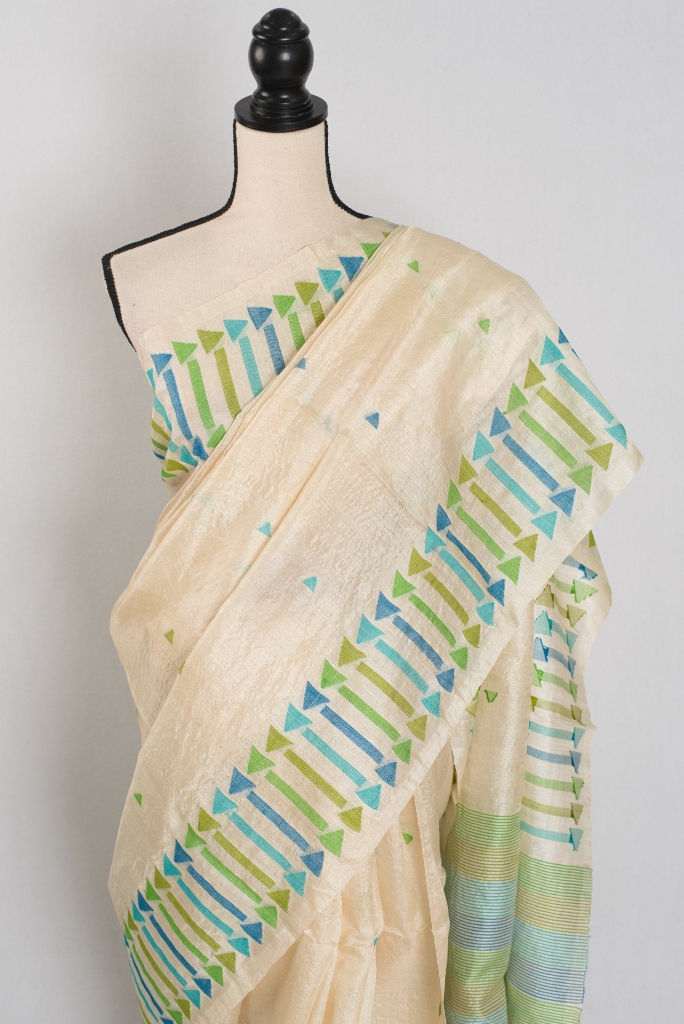 Rini: Cream Tussar Silk Saree with Blue & Green Motifs | Silk Mark Certified - Courbe et Compagnie
