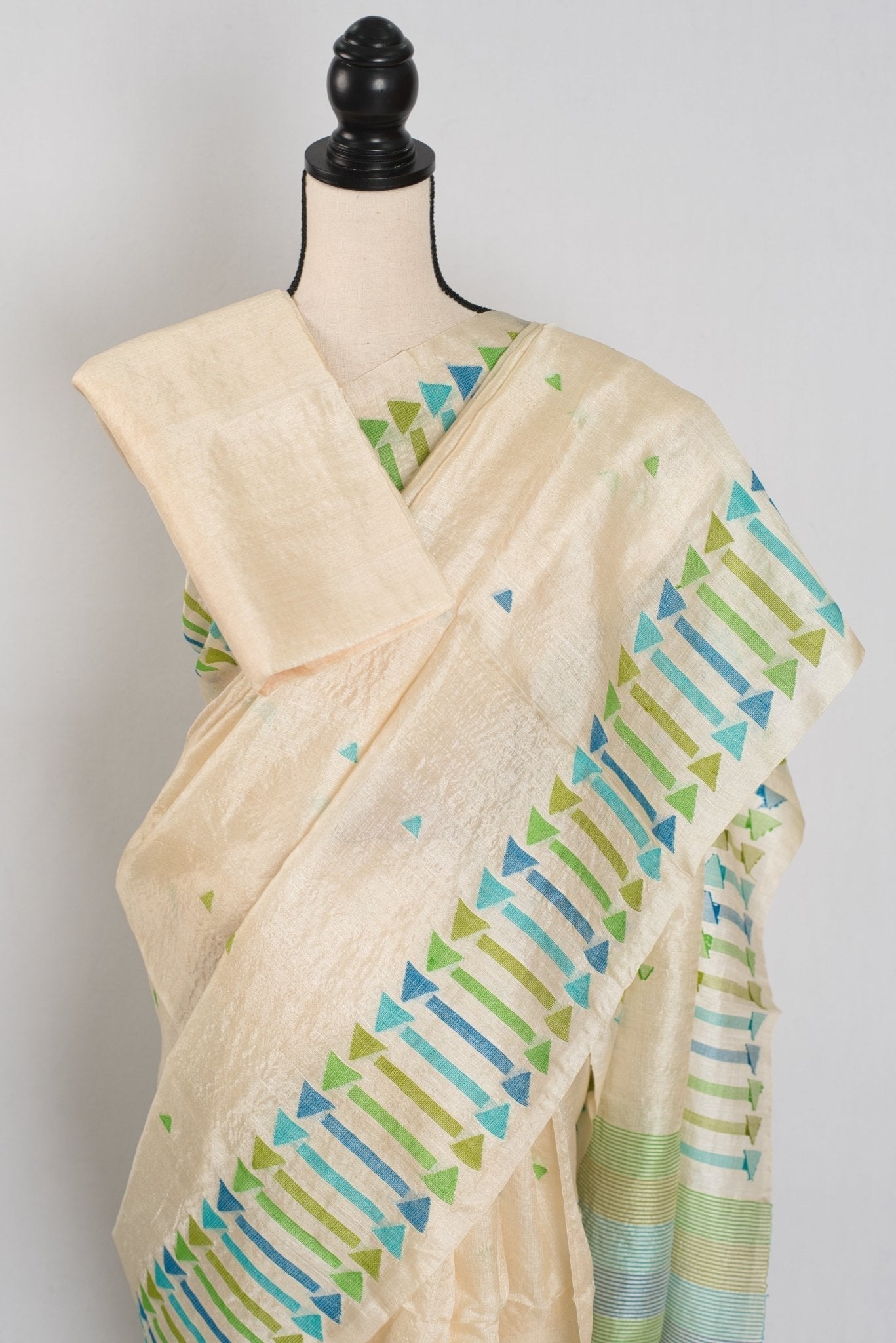 Rini: Cream Tussar Silk Saree with Blue & Green Motifs | Silk Mark Certified - Courbe et Compagnie