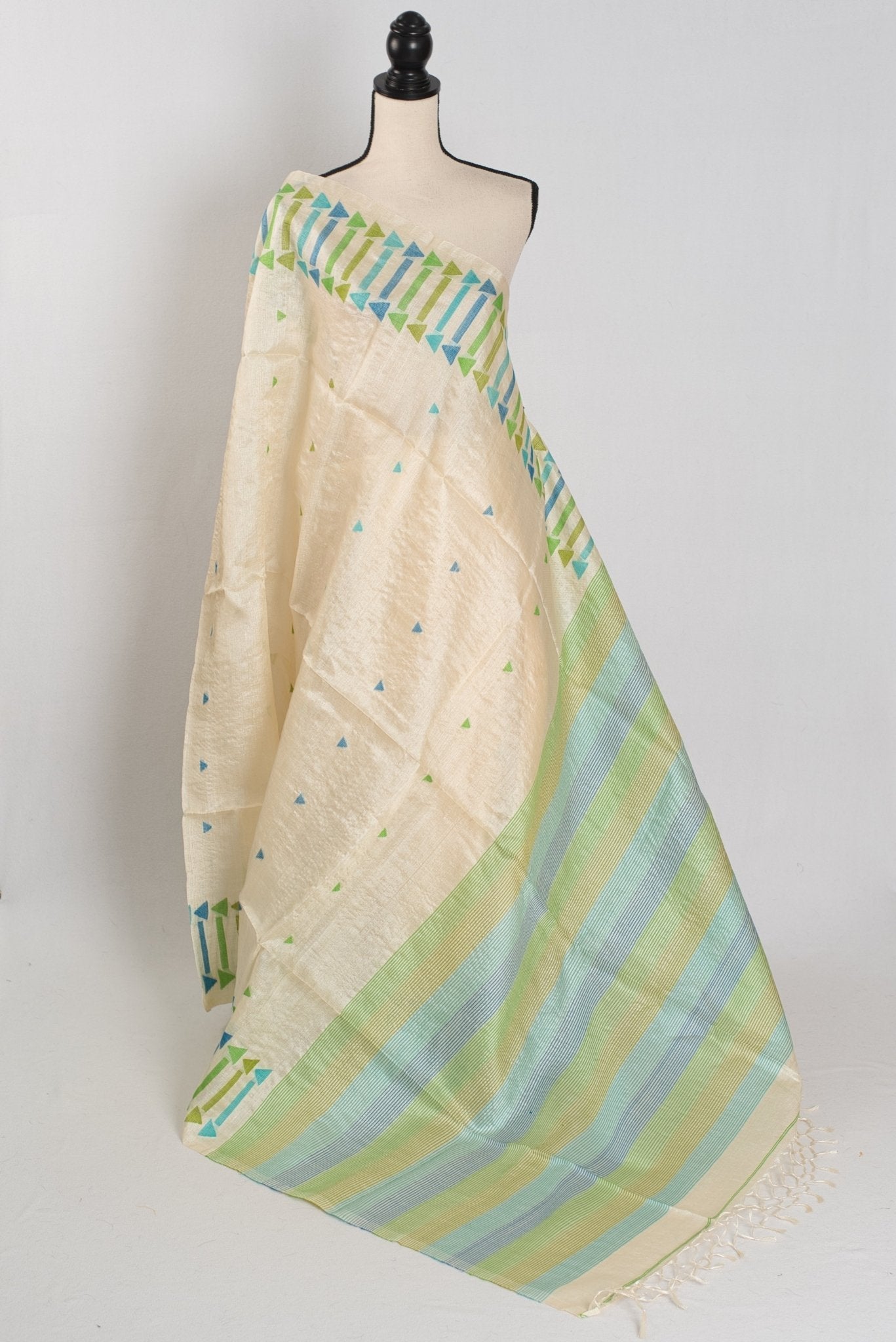 Rini: Cream Tussar Silk Saree with Blue & Green Motifs | Silk Mark Certified - Courbe et Compagnie