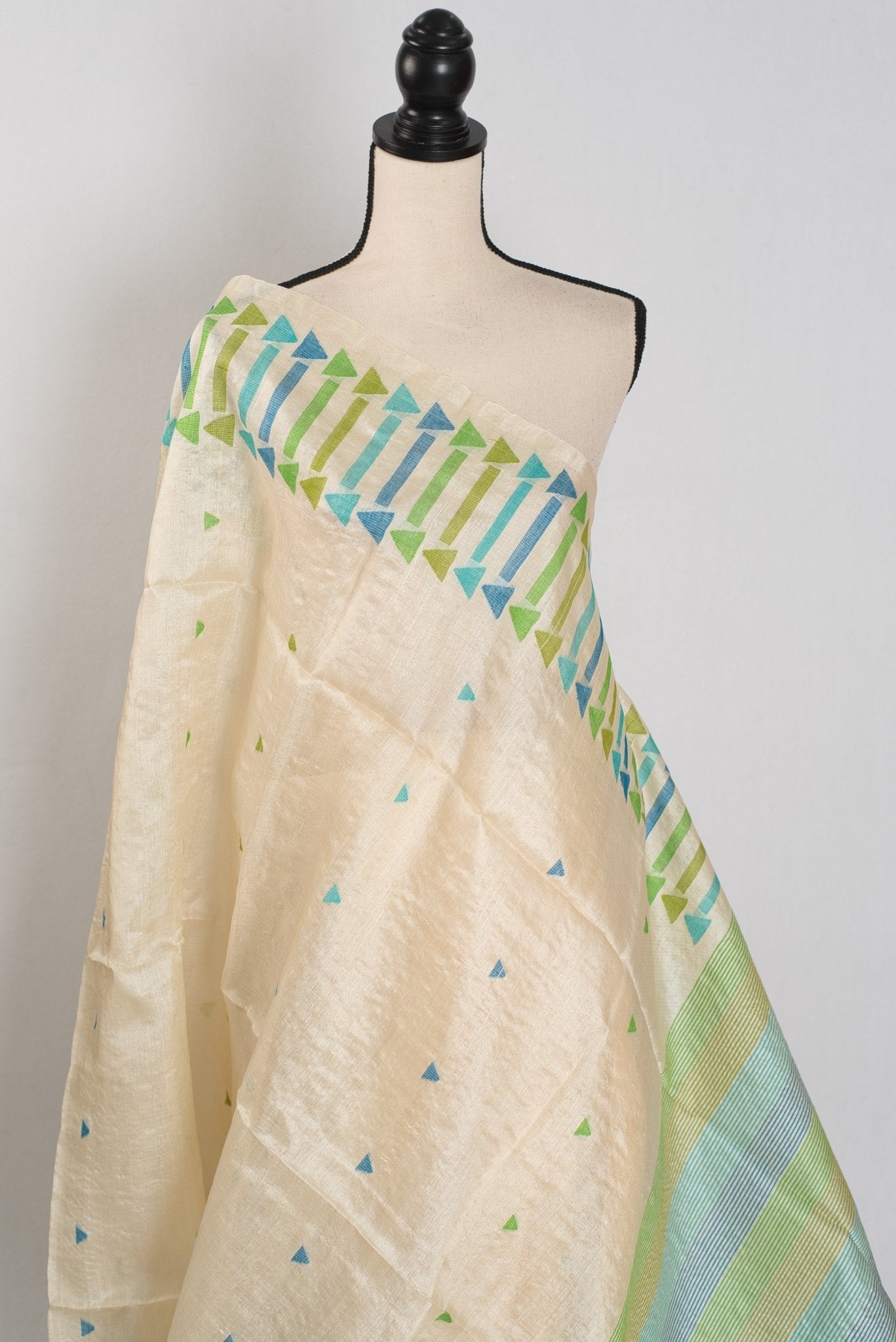 Rini: Cream Tussar Silk Saree with Blue & Green Motifs | Silk Mark Certified - Courbe et Compagnie