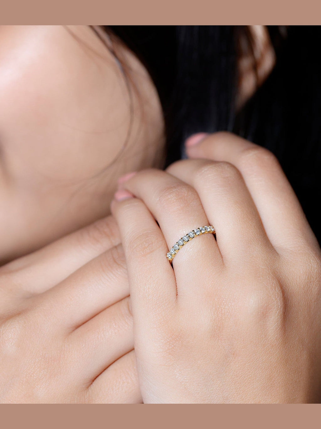 Round Cut Diamond Stackable Eternity Band - Courbe et Compagnie