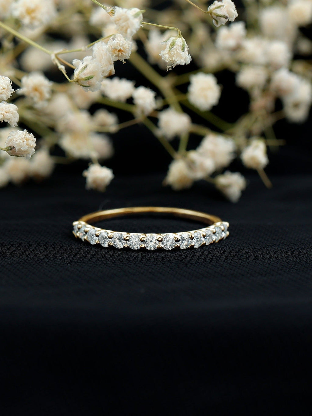 Round Cut Diamond Stackable Eternity Band - Courbe et Compagnie