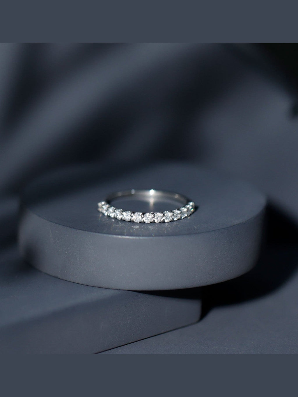 Round Cut Diamond Stackable Eternity Band - Courbe et Compagnie