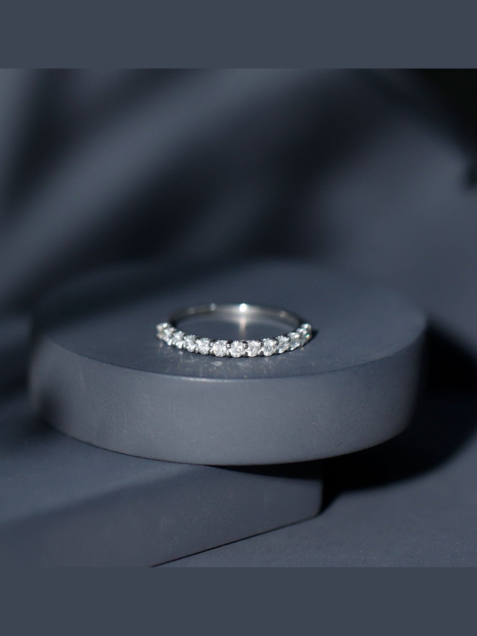 Round Cut Diamond Stackable Eternity Band - Courbe et Compagnie