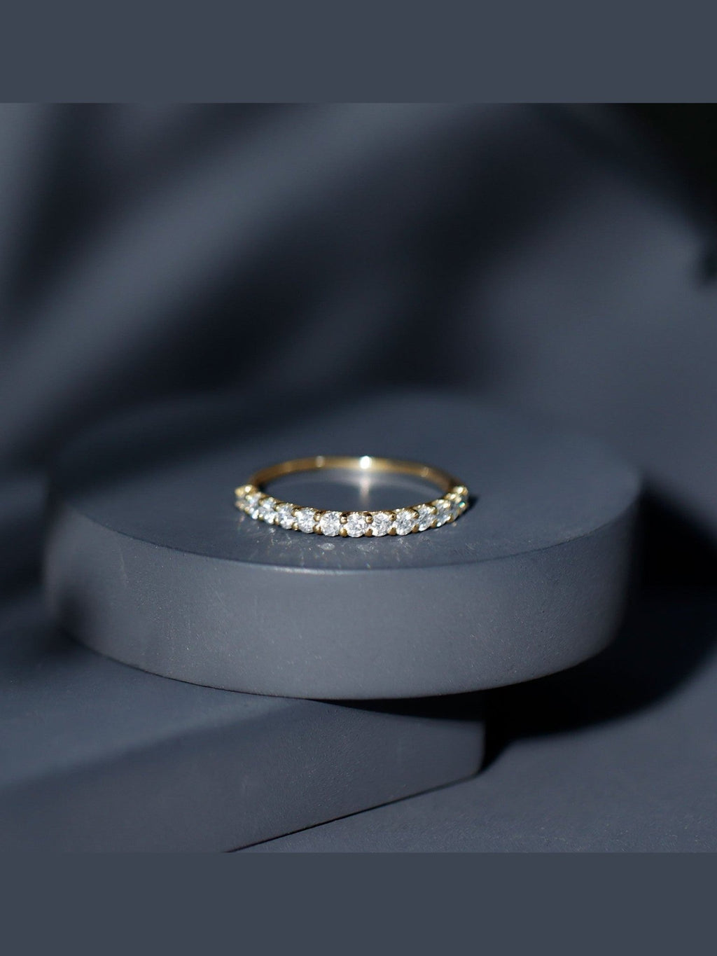 Round Cut Diamond Stackable Eternity Band - Courbe et Compagnie