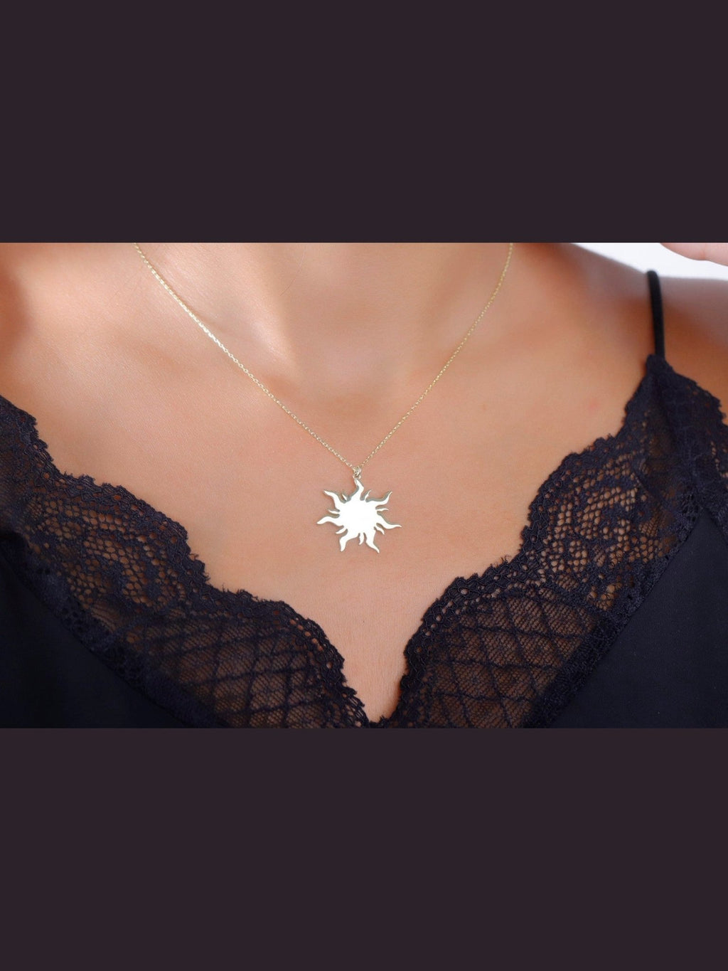 Shimmering Gold Sun Necklace | 14K Dainty Charm | Summer Vibes Jewelry for Women - Courbe et Compagnie