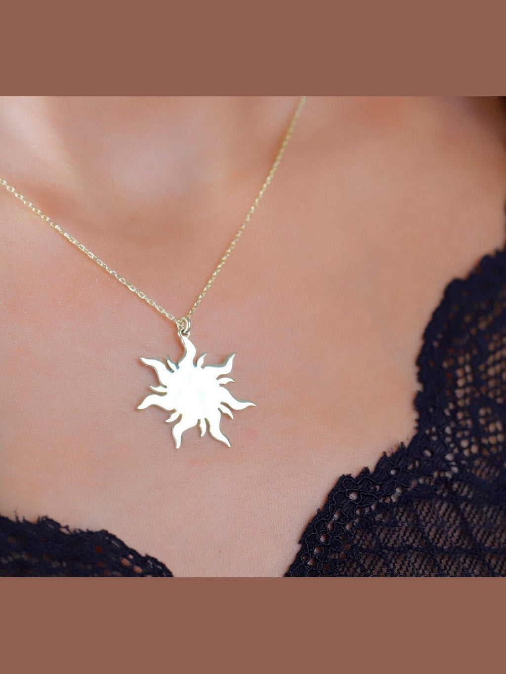 Shimmering Gold Sun Necklace | 14K Dainty Charm | Summer Vibes Jewelry for Women - Courbe et Compagnie