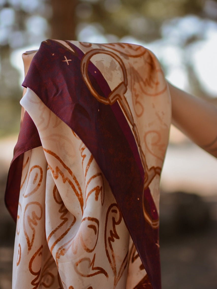 Show Day D Ring Snaffle Bit Large 100% Mulberry Silk 35x35: Wild Rag Scarf in Vintage Plum - Courbe et Compagnie