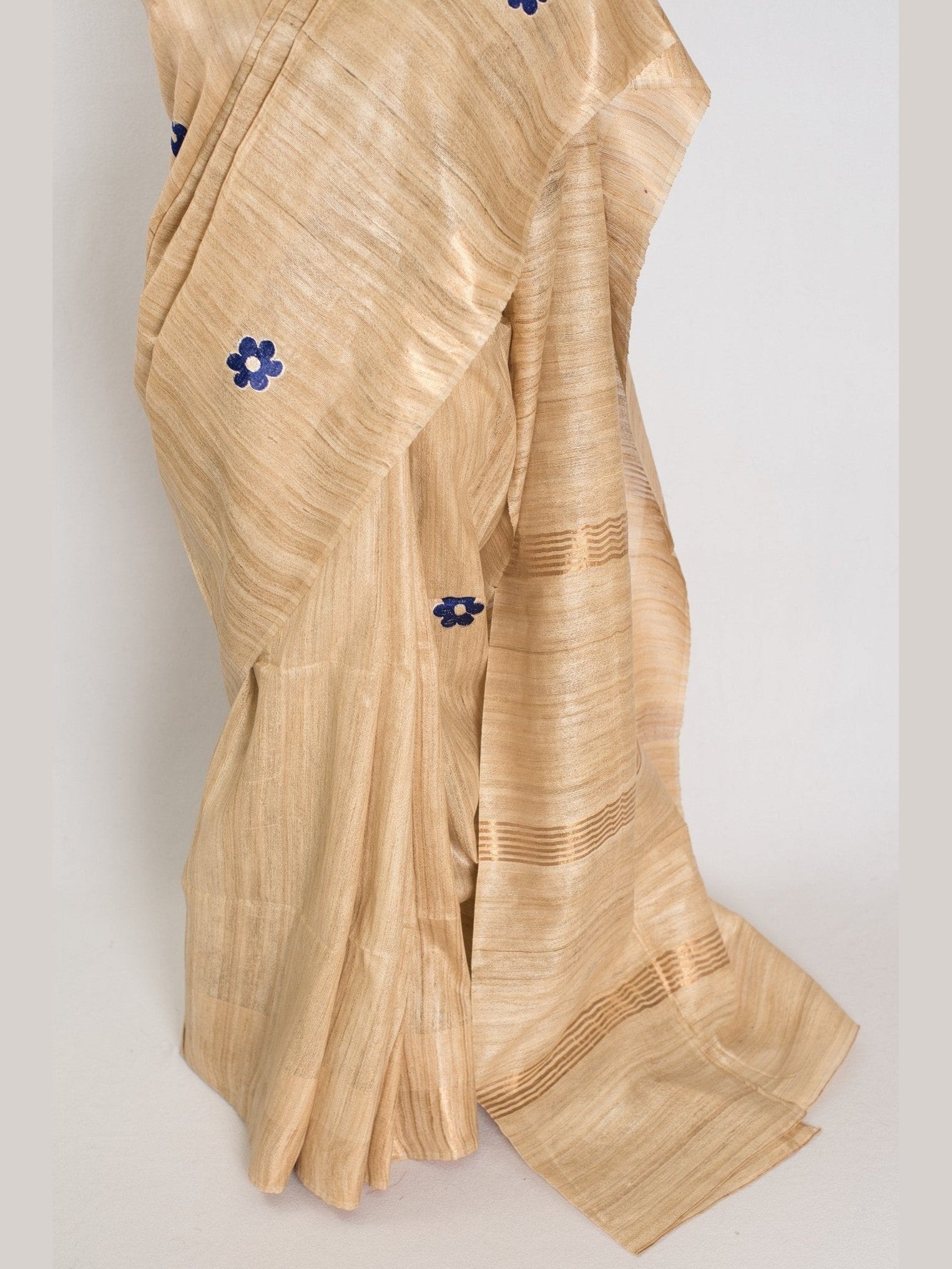Sohini: Beige Gicha Tussar Saree | Floral Embroidery | Contemporary Handloom - Courbe et Compagnie