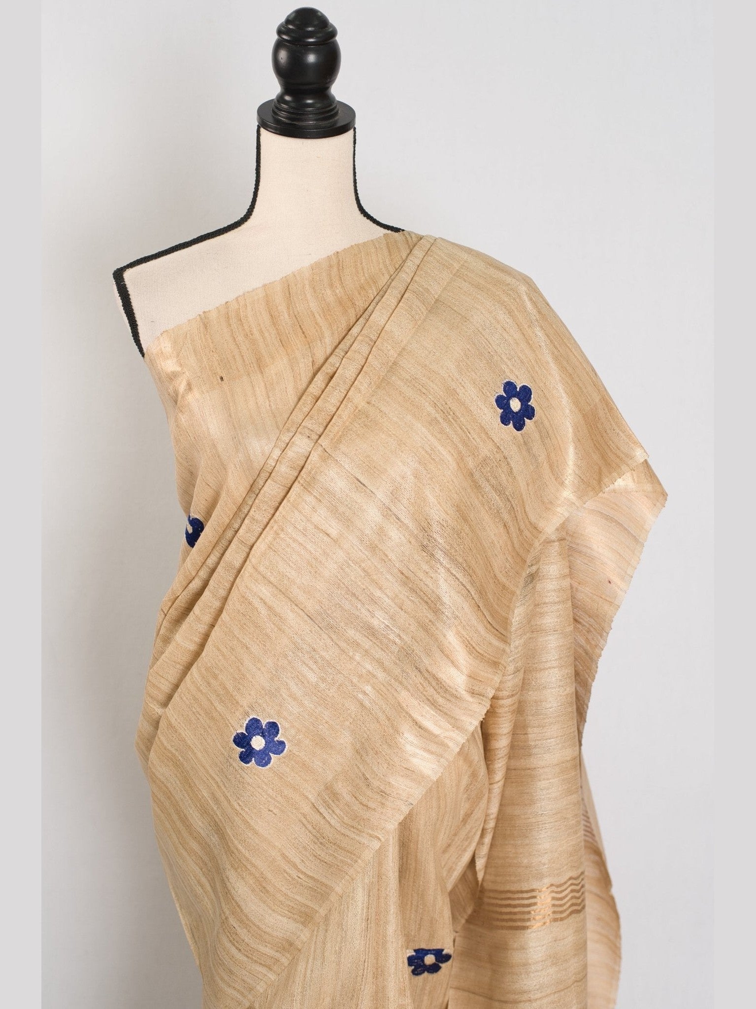 Sohini: Beige Gicha Tussar Saree | Floral Embroidery | Contemporary Handloom - Courbe et Compagnie