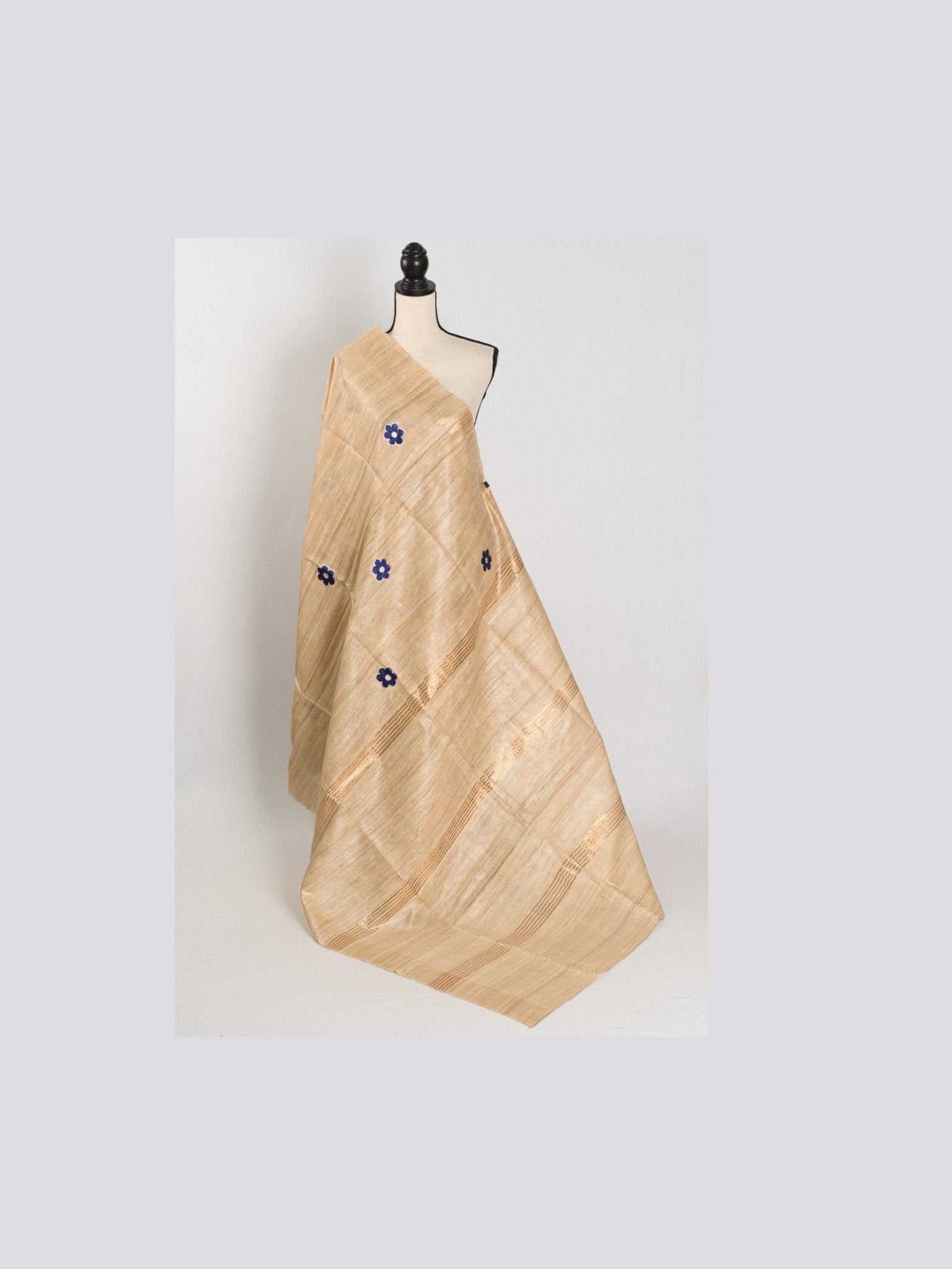 Sohini: Beige Gicha Tussar Saree | Floral Embroidery | Contemporary Handloom - Courbe et Compagnie