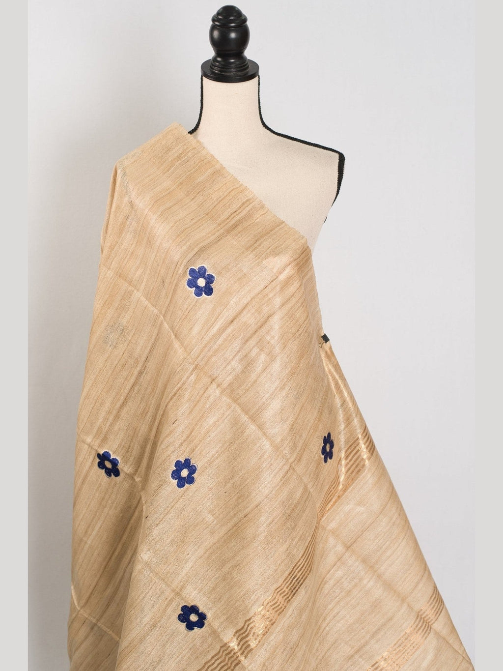 Sohini: Beige Gicha Tussar Saree | Floral Embroidery | Contemporary Handloom - Courbe et Compagnie