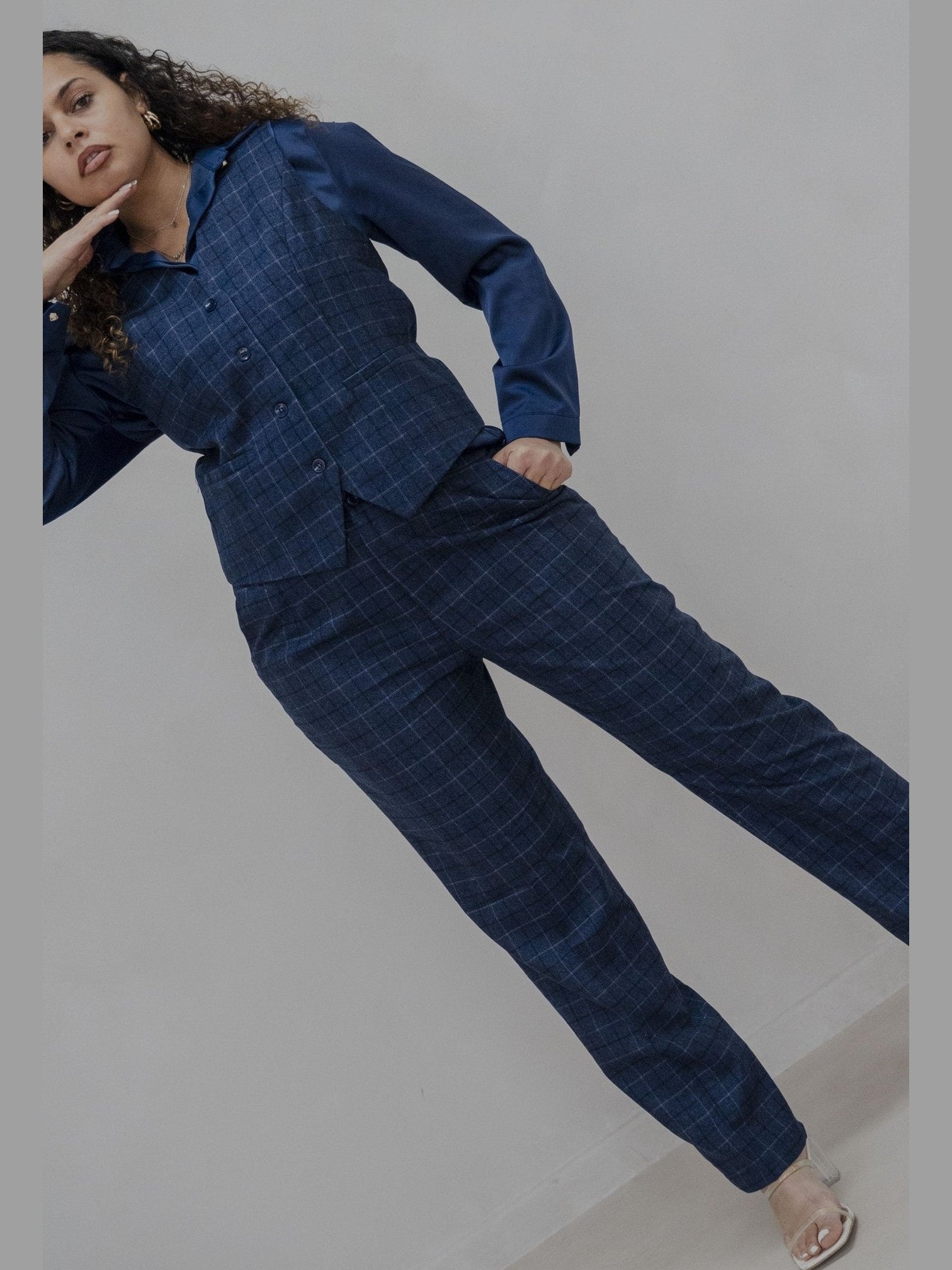 The plaid powered 3-piece pantsuit - Courbe et Compagnie