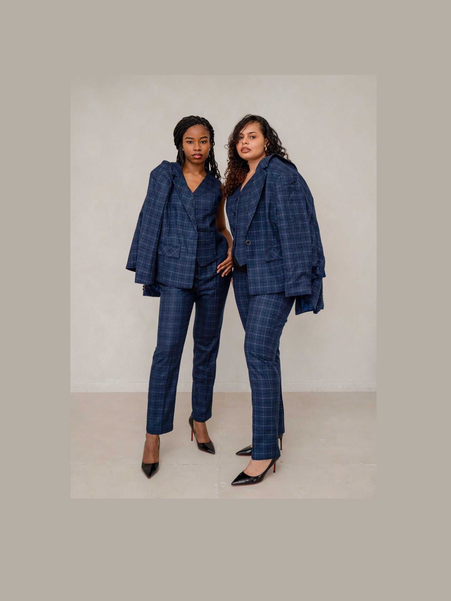The plaid powered 3-piece pantsuit - Courbe et Compagnie