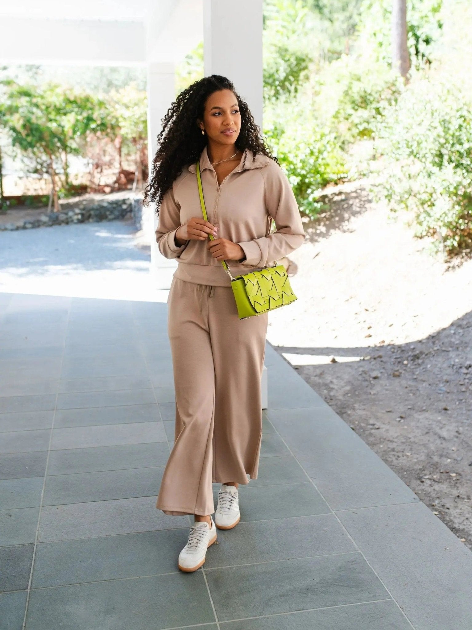 THE ZENOBIA WOVEN CLUTCH - Courbe et Compagnie