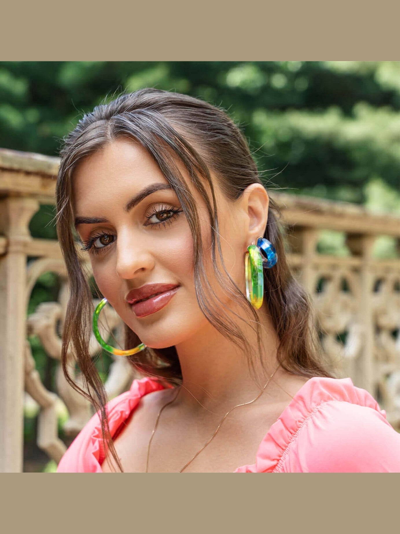 Tie Dye Lucite Hoops in Earth - Courbe et Compagnie