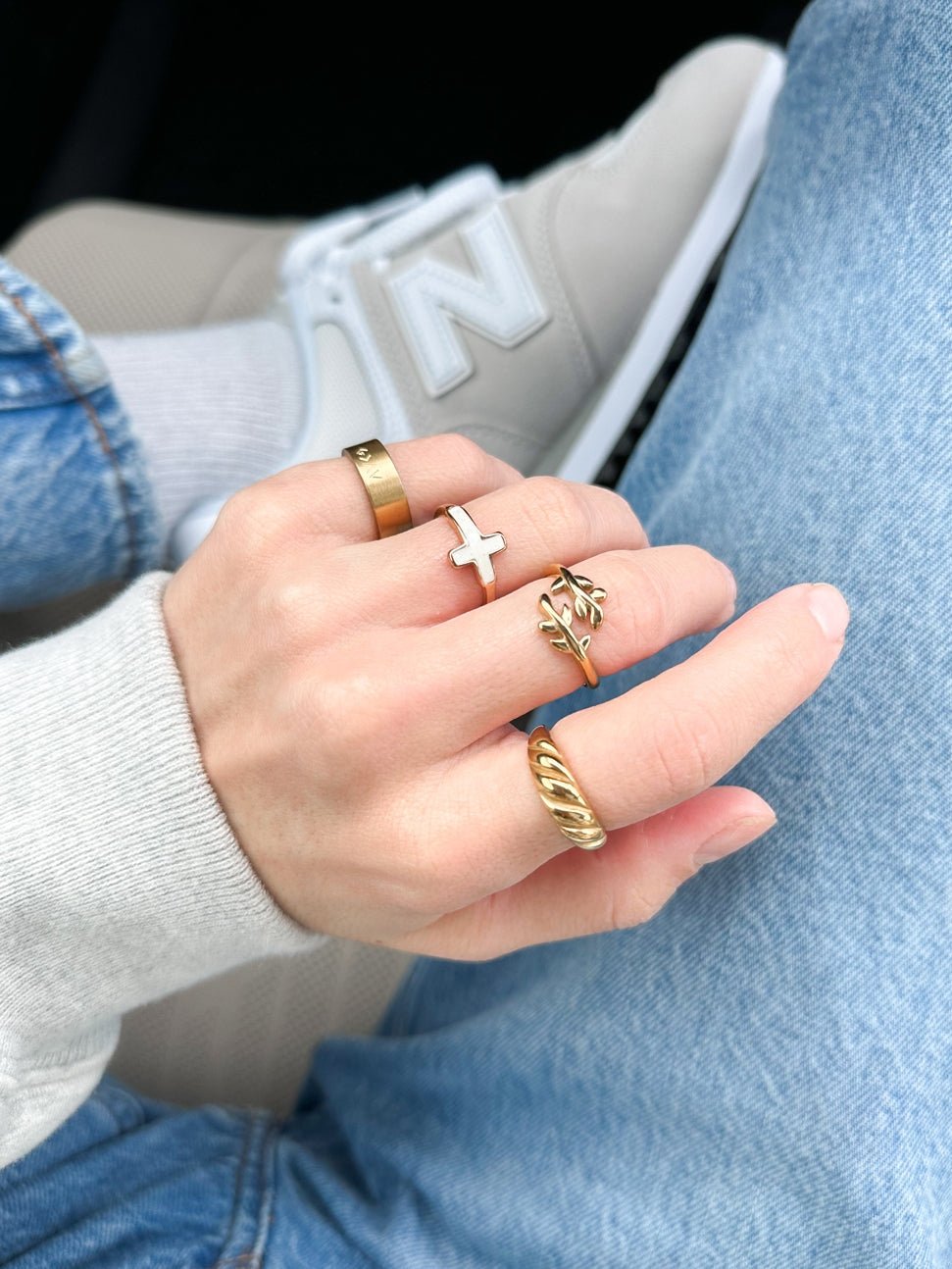 White Enamel Cross Ring - Courbe et Compagnie