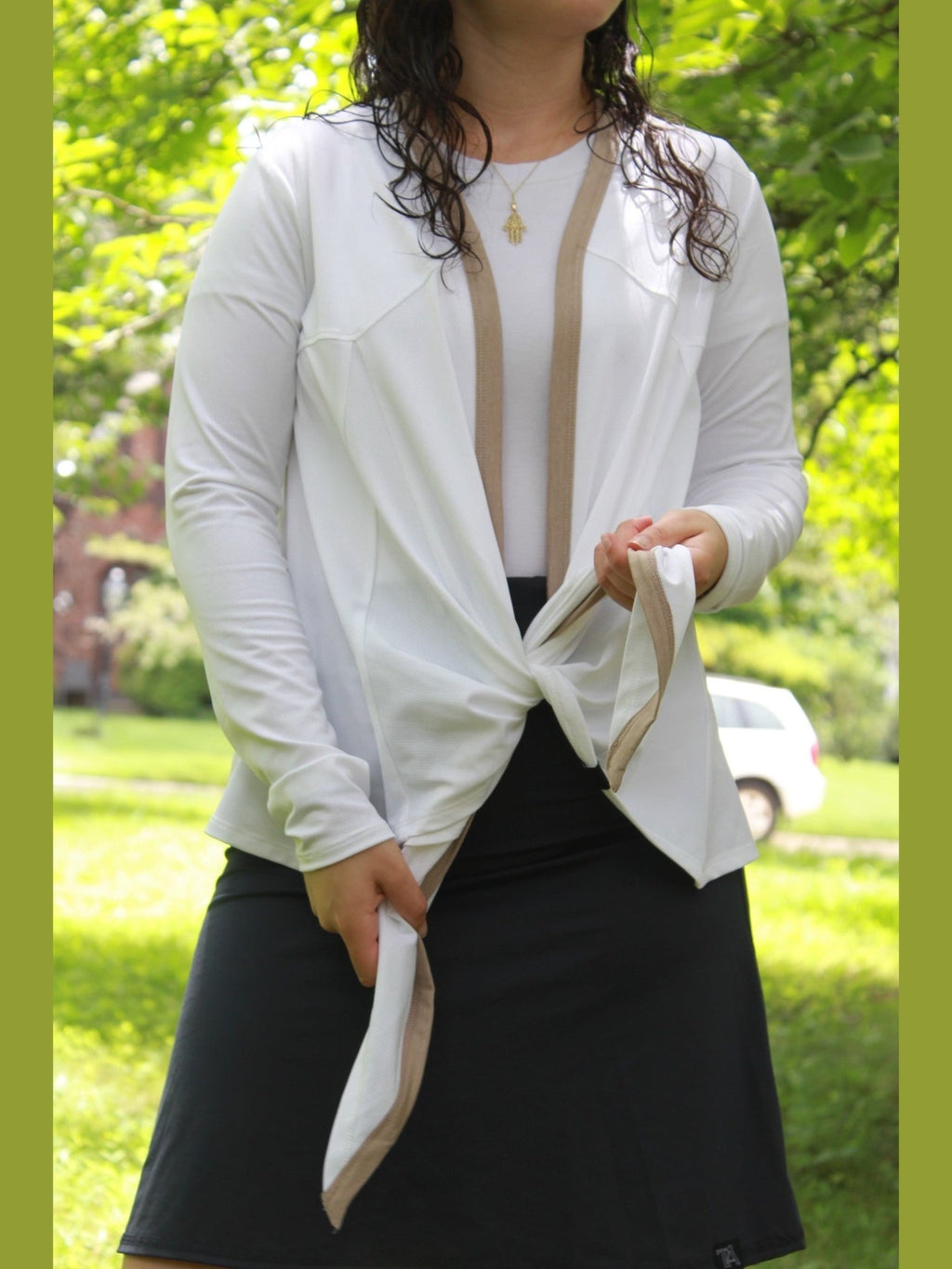 White Mesh Wrap with Camel Trim – Lightweight Activewear Cover-Up - Courbe et Compagnie