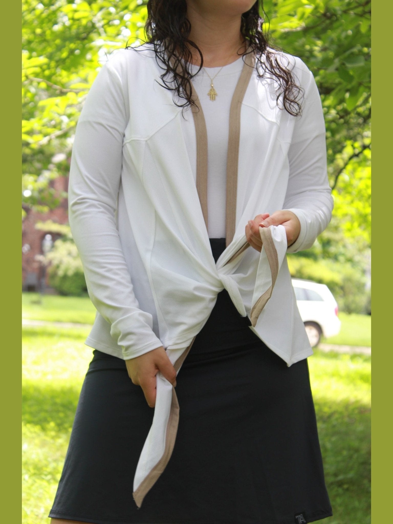 White Mesh Wrap with Camel Trim – Lightweight Activewear Cover-Up - Courbe et Compagnie