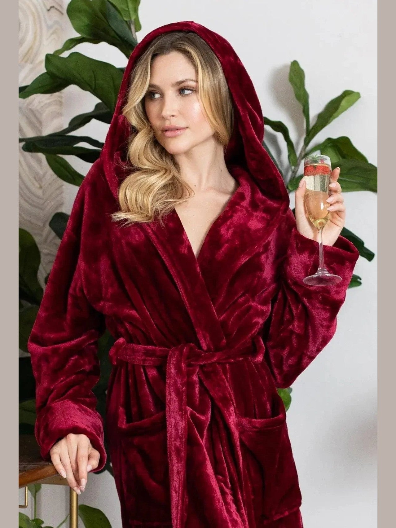 Women’s Plush Hooded Robe - Spa-Worthy Comfort at Home - Courbe et Compagnie