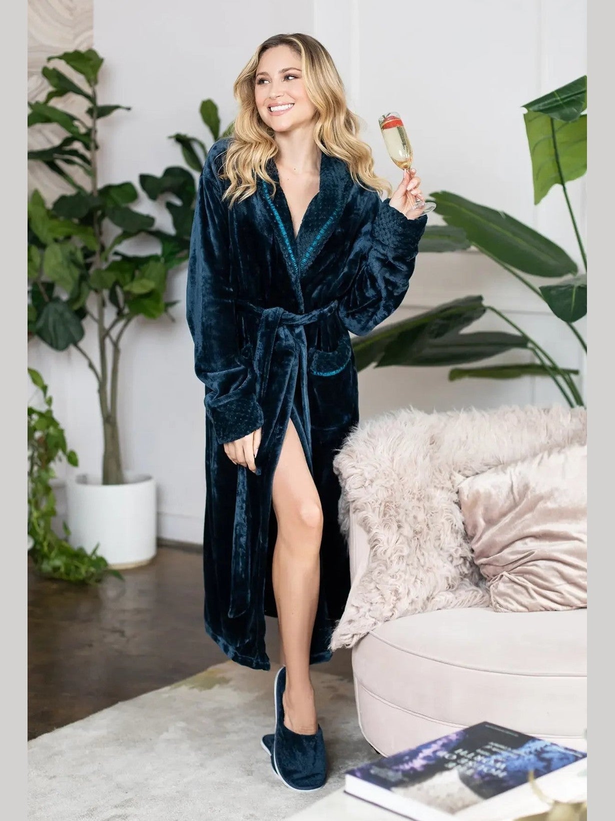 Women's Ultra Soft Plush Bathrobe - Courbe et Compagnie