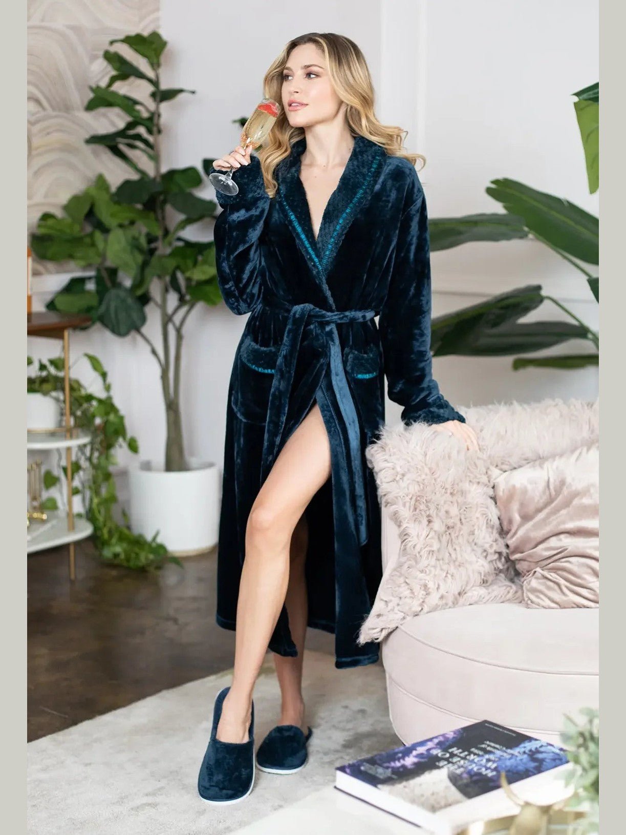 Women's Ultra Soft Plush Bathrobe - Courbe et Compagnie