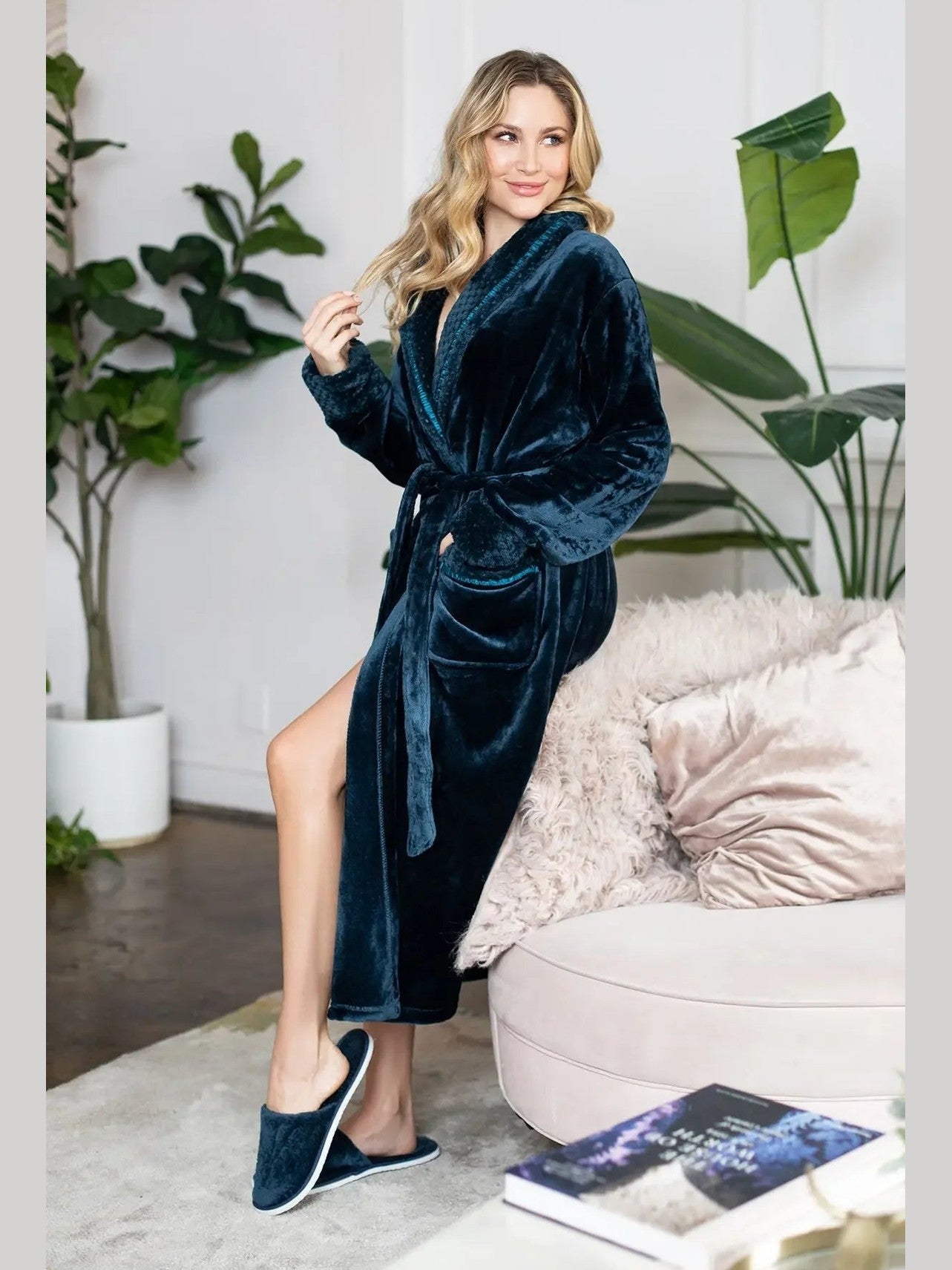 Women's Ultra Soft Plush Bathrobe - Courbe et Compagnie