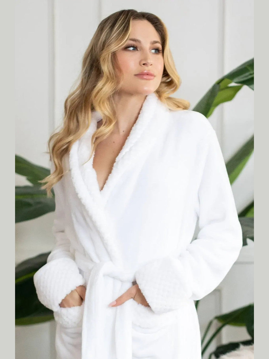 Women's Ultra Soft Plush Bathrobe - Courbe et Compagnie