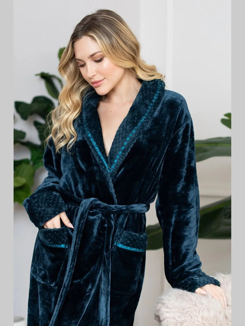 Women's Ultra Soft Plush Bathrobe - Courbe et Compagnie