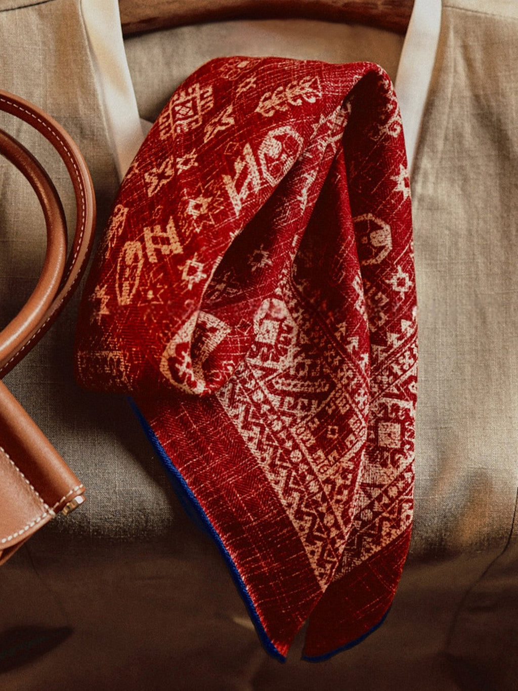 Wool Silk Printed Neck Square Scarf - Courbe et Compagnie