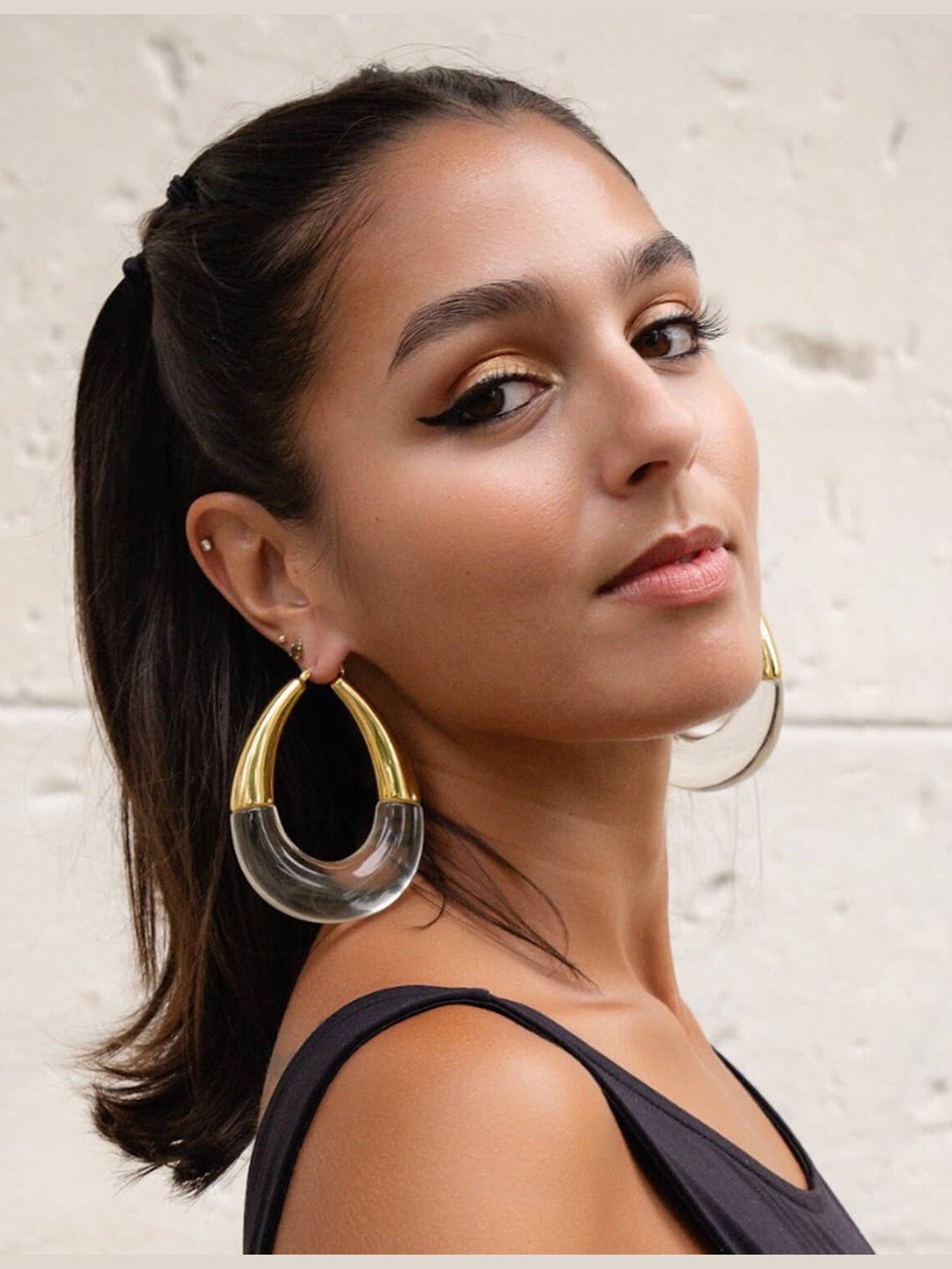 XL Clear Chunky Bucket Hoop Earrings - Courbe et Compagnie